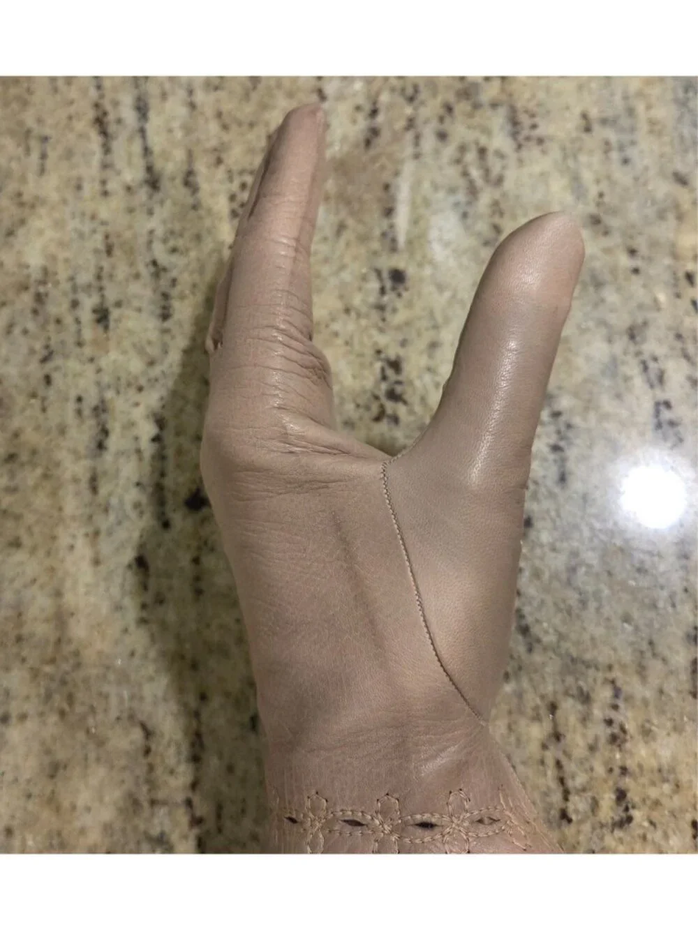 Vintage Womens Size M /7 Beige Soft Leather Gloves Eyelet Embroidered Italy